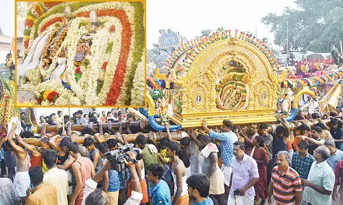 கரந்தை கருணாசாமி கோவிலில் ஏழூர் பல்லக்கு புறப்பாடு