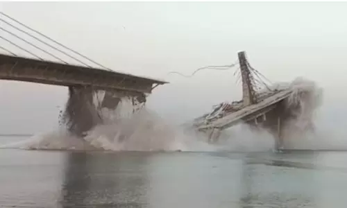 கங்கை ஆற்றில் உடைந்து விழுந்த பாலம்- விசாரணைக்கு உத்தரவிட்ட பீகார் முதல்வர்