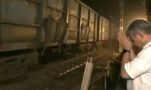 சீரமைப்பு பணிகள் நிறைவு - 51 மணி நேரத்திற்கு பிறகு ரெயில் சேவை தொடக்கம்