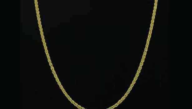 மார்த்தாண்டத்தில் கணவருடன் சென்ற பேராசிரியையிடம் 16 பவுன் நகை பறிப்பு