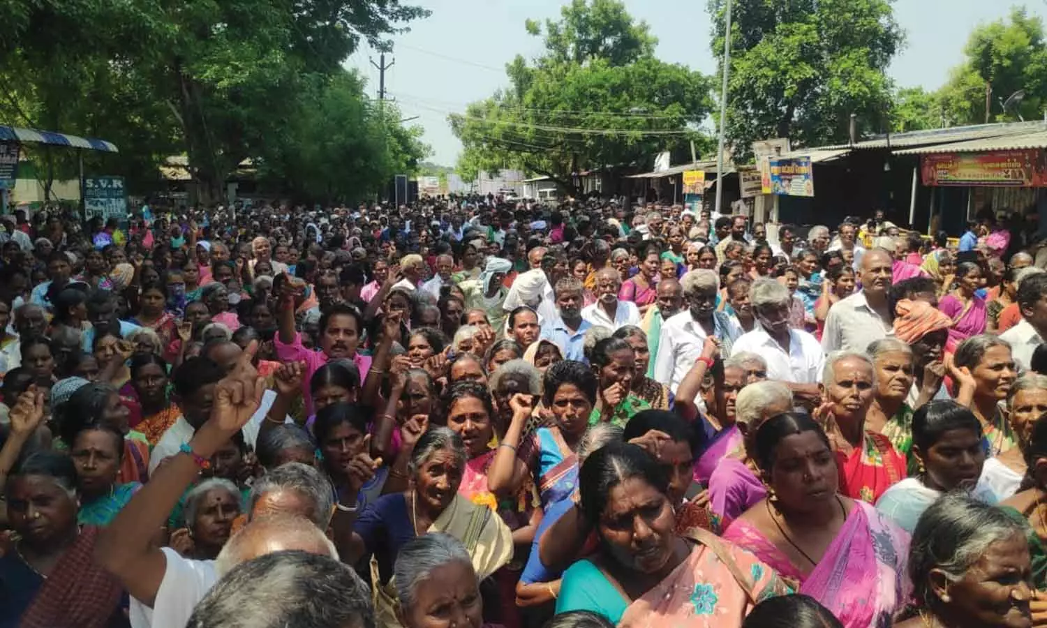 பவானி ஆற்றில் கழிவுகள் கலப்பதை கண்டித்து ஆர்ப்பாட்டம்- 2 ஆயிரத்துக்கும் மேற்பட்டோர் பங்கேற்பு