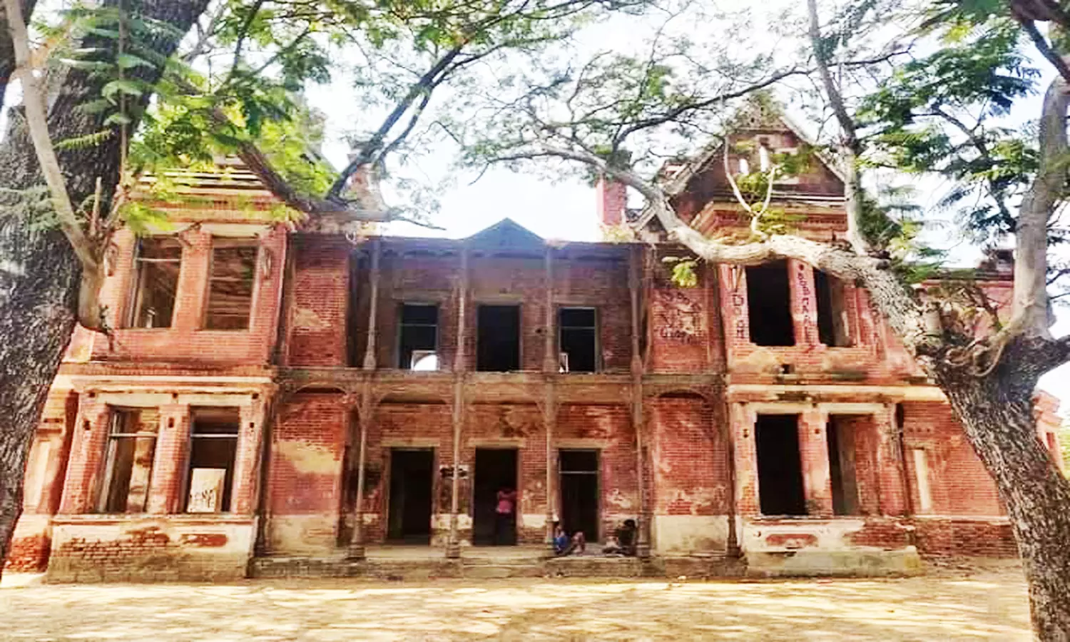 பூசிமலைக்குப்பம் கண்ணாடி மாளிகை புதுப்பிக்கப்பட வேண்டும் பூசிமலைக்குப்பம் கண்ணாடி மாளிகை புதுப்பிக்கப்பட வேண்டும்