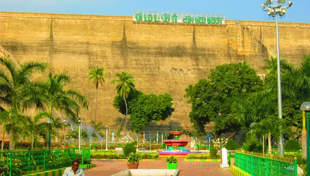 மேட்டூர் அணை பூங்காவிற்கு ஒரே நாளில் 11 ஆயிரம் பேர் வருகை