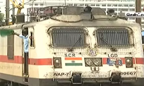 கோரமண்டல் எக்ஸ்பிரஸ் ரெயிலின் வழக்கமான சேவை இன்று தொடங்கியது