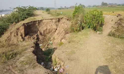 திட்டக்குடி அருகே  சேதம் அடைந்துள்ள வெள்ளாற்று கரையை சீர் செய்ய  விவசாயிகள் வலியுறுத்தல்