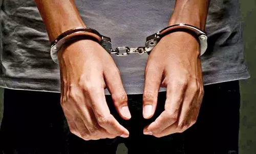 தாய் மண்டையை உடைத்த வாலிபர் கைது