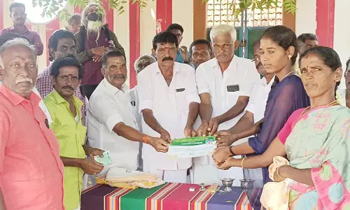 மாணவ-மாணவிகளுக்கு ஊக்கத்தொகை