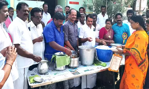 சிவகிரியில் பூக்குழி திருவிழாவை முன்னிட்டு அன்னதானம்
