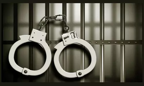 பணம் வைத்து சூதாடிய 8 பேர் கும்பல் கைது