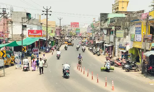 அக்னி நட்சத்திரம் முடிந்தும் வாட்டி வதைக்கும் கடும் வெயில்104 டிகிரி வெயில் பதிவாவது