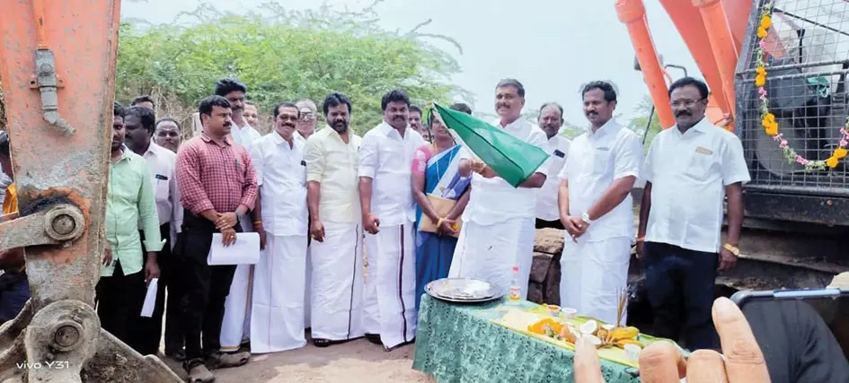 ஓட்டப்பிடாரம் பகுதிகளில் ரூ.4.70 லட்சம் மதிப்பீட்டில் திட்டப்பணிகள் ஓட்டப்பிடாரம் பகுதிகளில் ரூ.4.70 லட்சம் மதிப்பீட்டில் திட்டப்பணிகள்