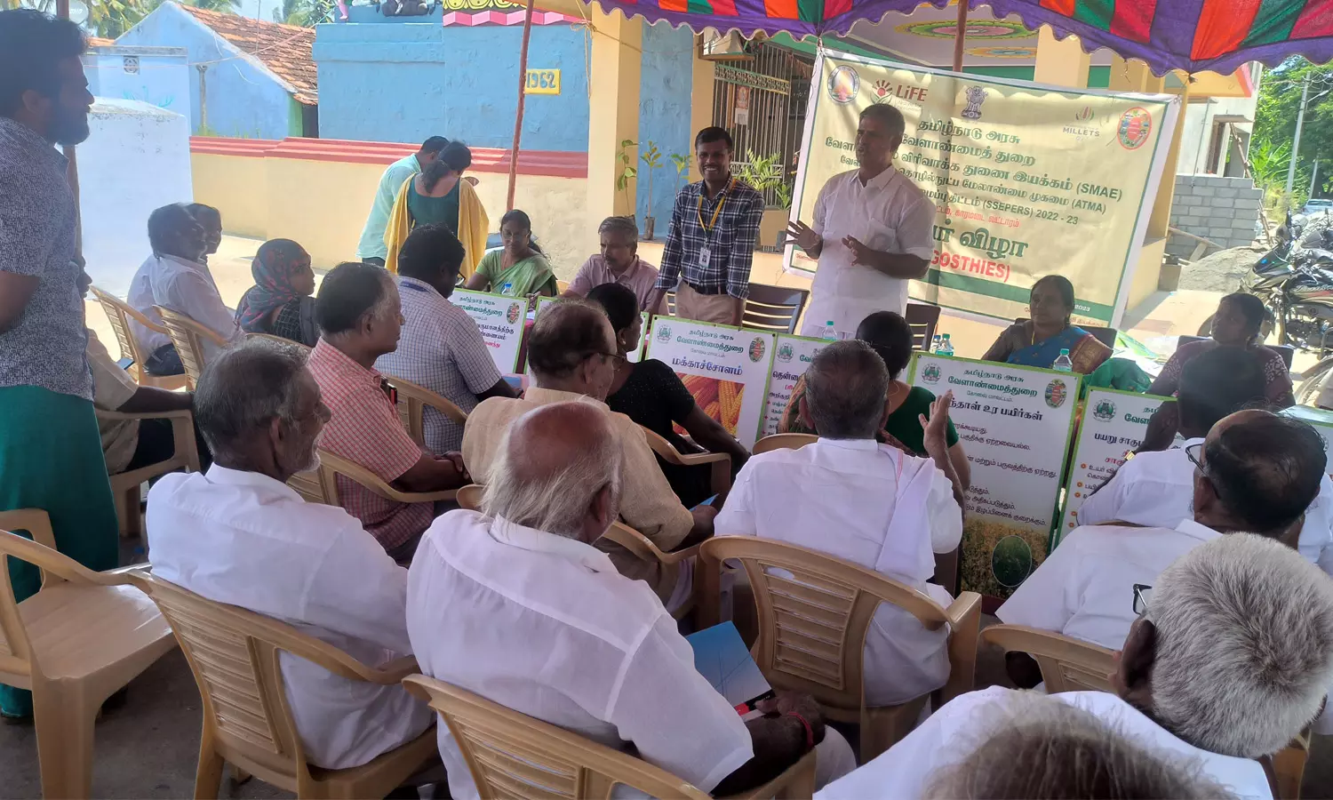 மேட்டுப்பாளையம் அருகே உழவர் தின விழா மற்றும் விவசாயிகள் ஆலோசனை கூட்டம் மேட்டுப்பாளையம் அருகே உழவர் தின விழா மற்றும் விவசாயிகள் ஆலோசனை கூட்டம்