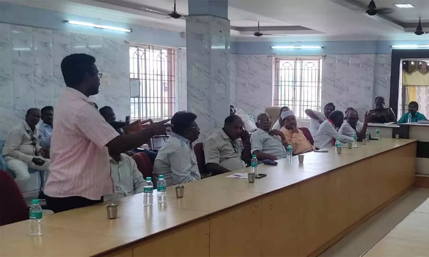 வளமீட்பு பூங்கா அமைக்க எதிர்ப்பு.. சமரச கூட்டத்தில் பொதுமக்கள் வாக்குவாதம்