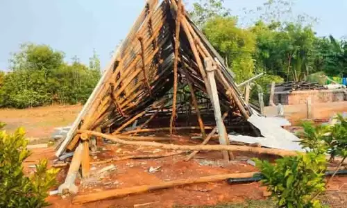 பா.ஜ.க. பெண் நிர்வாகி வீட்டின் கொட்டகை அடித்து நொறுக்கப்பட்டது