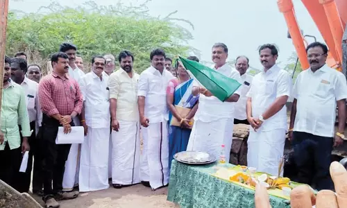 ஓட்டப்பிடாரம் பகுதிகளில் ரூ.4.70 லட்சம்  மதிப்பீட்டில் திட்டப்பணிகள்