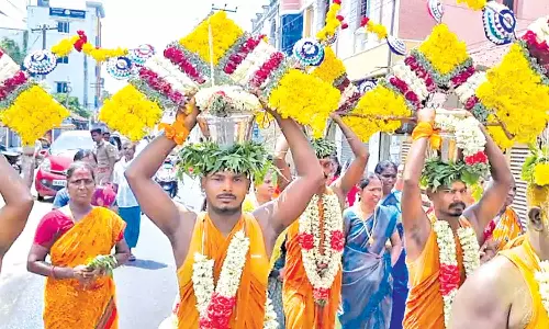 நாகை நெல்லுக்கடை மாரியம்மன் கோவில் திருவிழா