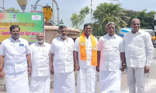 வெங்கடசுப்பாரெட்டியார்- எம்.ஏ.சண்முகம் சிலைகளுக்கு மாலை அணிவிப்பு