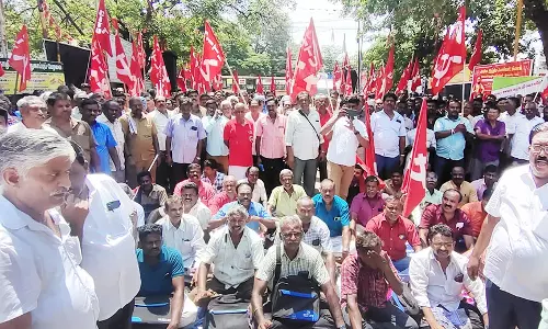 போக்குவரத்து கழக தொழிலாளர்கள் ஆர்ப்பாட்டம்