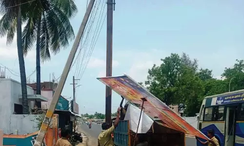 காரமடையில் அனுமதியின்றி வைக்கப்பட்ட விளம்பர பலகைகள் அகற்றம்