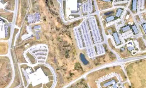 ரூ.34 லட்சத்திற்கு பள்ளிக்கூடத்தை விற்க முயன்ற மாணவர்கள்-  இணையத்தில் வைரலாகும் விளம்பரம்