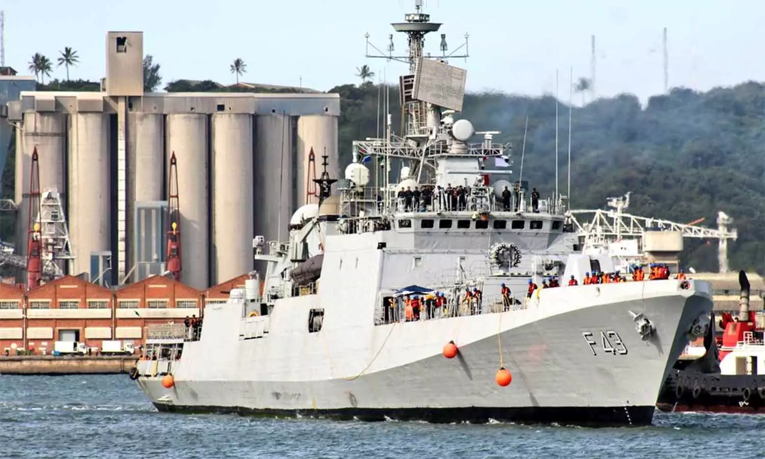 ரெயிலில் இருந்து காந்தியை இறக்கிவிட்ட 130வது நினைவு தினம்... தென் ஆப்பிரிக்க நிகழ்வில் இந்திய போர்க்கப்பல் பங்கேற்பு