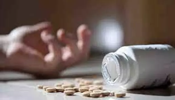 அளவுக்கு அதிகமான மாத்திரைகளை சாப்பிட்ட முதியவர் பலி அளவுக்கு அதிகமான மாத்திரைகளை சாப்பிட்ட முதியவர் பலி