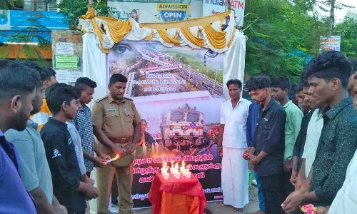 ஓடிசா ரெயில் விபத்தில் இறந்தவர்களுக்கு அஞ்சலி