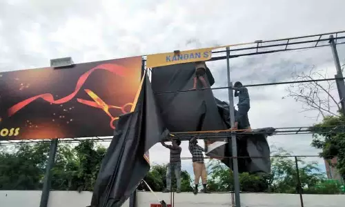 அனுமதியின்றி வைத்த விளம்பர பலகைகளை அகற்றாவிட்டால் 3 ஆண்டு சிறை தண்டனை - மாநகராட்சி ஆணையாளர் எச்சரிக்கை