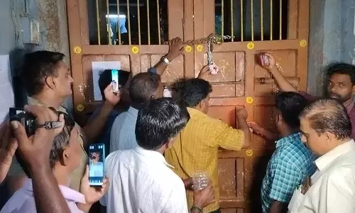 இரு சமூகத்தினரிடையே மோதல்: மேல்பாதி திரவுபதியம்மன் கோவிலுக்கு சீல்