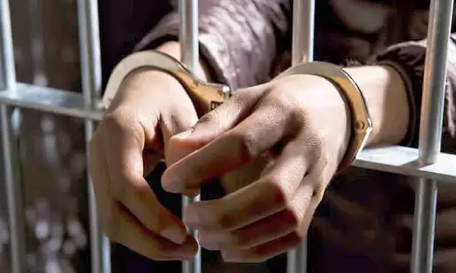 பல்லடத்தில் வாட்ஸ் அப் மூலம் லாட்டரி விற்றவர் கைது