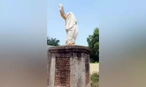 ஏத்தாப்பூரில் அனுமதியின்றி வைக்கப்பட்ட கருணாநிதி சிலை அகற்றம்