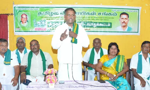 ஆவின் பாலுக்கு 10 ரூபாய் விலையை உயர்த்திக் கொடுக்க வேண்டும்-விவசாயிகள் சங்கத்தினர் வலியுறுத்தல்