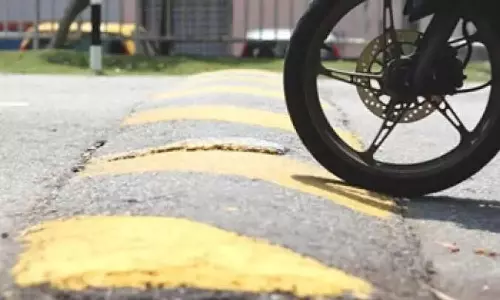 திருமருகல் சாலையில் வேகத்தடை அமைக்க வேண்டும்