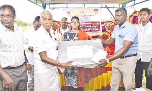 விவசாயிகளுக்கு வேளாண் இடுபொருட்கள்; கலெக்டர் வழங்கினார்