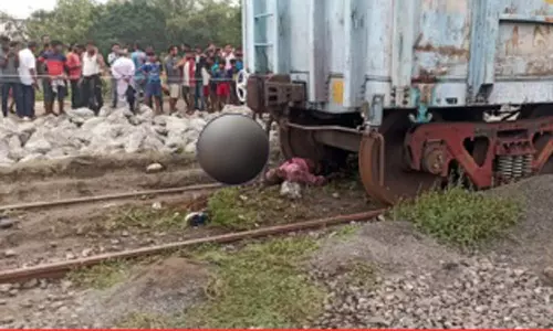 ஒடிசாவில் மீண்டும் சோகம் - மழைக்கு ஒதுங்கியவர்கள் மீது சரக்கு ரெயில் ஏறி 6 பேர் பலி
