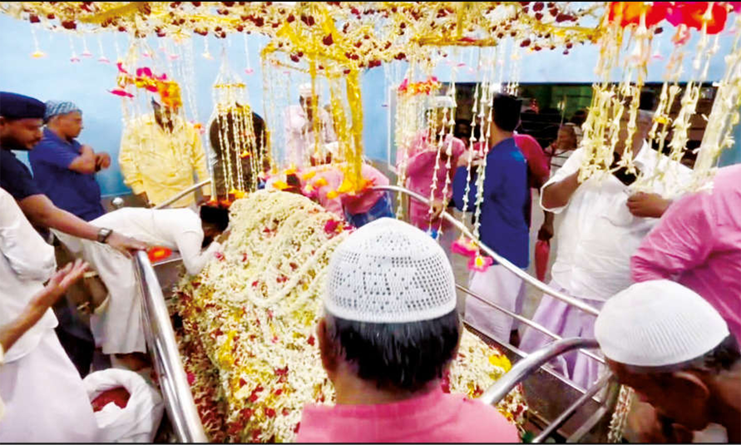 சீர்காழி அருகே சையது யாசின் மவுலானா தர்காவில் கந்தூரி விழா