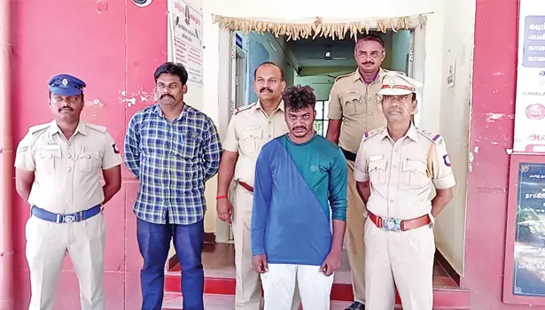 மின் ஊழியர் கொலையில் கைதான பெயிண்டர் பரபரப்பு வாக்குமூலம் மின் ஊழியர் கொலையில் கைதான பெயிண்டர் பரபரப்பு வாக்குமூலம்