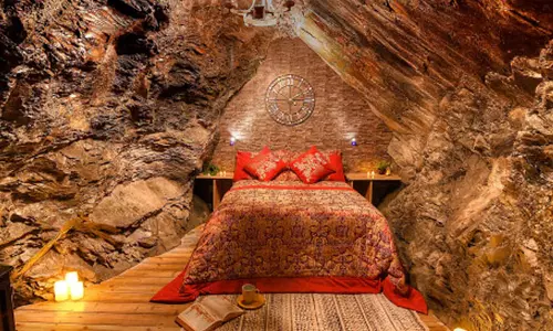 நிலத்தடி சுரங்கத்தில் தங்க அனுமதிக்கும் உலகின் மிக ஆழமான ஓட்டல்