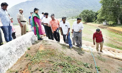 மஞ்சளாறு அணையில் மண் அரிப்பை தடுக்க தென்னை நாரில் கயிறு வலைகள்