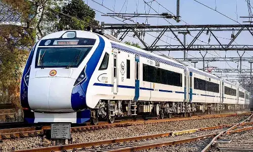 கோடை விடுமுறை நிறைவு பெறுவதால் வந்தே பாரத் ரெயிலில்  குறையும் முன்பதிவு