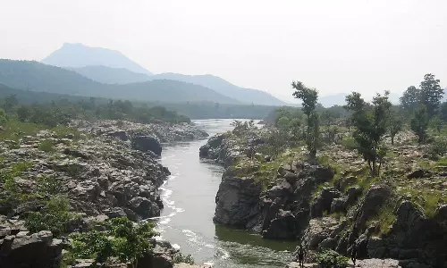 கடலில் வீணாக கலந்த 60 சதவீத காவிரி நீர்- தடுப்பு அணைகளே தீர்வு என்கின்றனர் நிபுணர்கள்