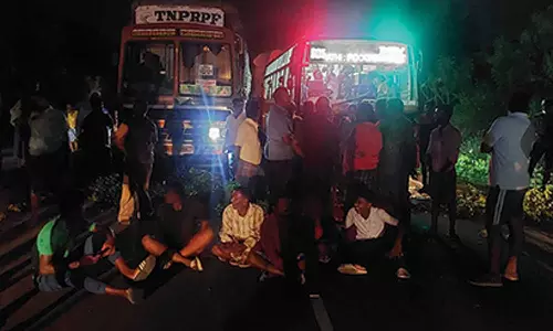 காக்களூர் தொழிற்பேட்டையில் மின்தடையால் தொழிற்சாலைகளில் உற்பத்தி முடங்கும் அபாயம்