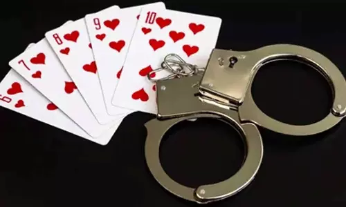 சூதாடிய 2 பேர் கைது