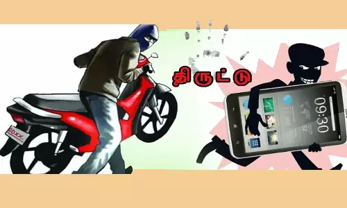 அயர்ந்து தூங்கியவரின் இருசக்கர வாகனம், செல்போன் திருட்டு