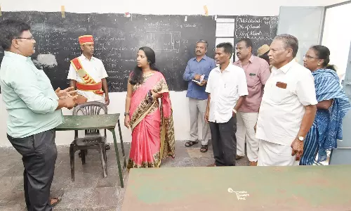 கண்ணண்டஅள்ளி, அத்திகானூர் அரசு பள்ளிகளில் கலெக்டர் ஆய்வு