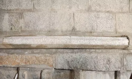 கிருஷ்ணகிரி லட்சுமி நரசிம்மர் கோவிலில் விஜயநகர கால கல்வெட்டு கண்டுபிடிப்பு