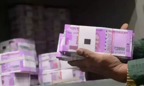 திரும்ப பெறும் என்று அறிவிக்கப்பட்ட ரூ.2,000 நோட்டுகள் வங்கிகளில் அதிக அளவில் டெபாசிட்