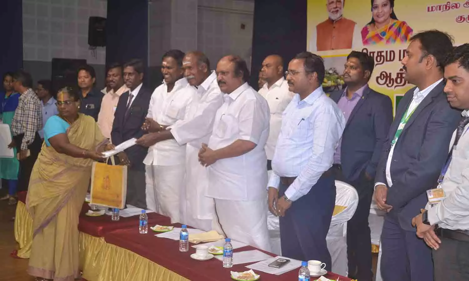 கியாஸ் சிலிண்டருக்கு ரூ.300 மானியம் விரைவில் வழங்க ஏற்பாடு கியாஸ் சிலிண்டருக்கு ரூ.300 மானியம் விரைவில் வழங்க ஏற்பாடு