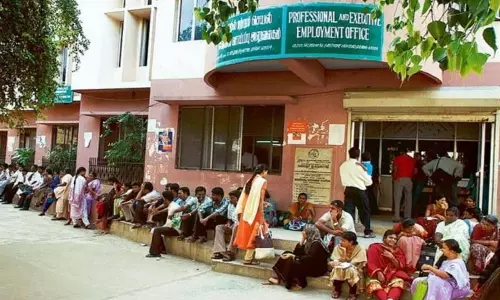 தமிழகம் முழுவதும் அரசு பணிக்காக 66 லட்சத்து 71 ஆயிரம் பேர் காத்திருப்பு