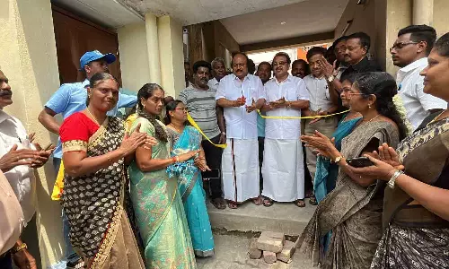 அங்கன்வாடி மையத்தில் குளியல் அறை வசதி